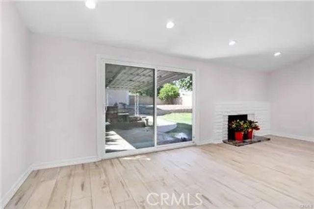 9661 Hayvenhurst, Northridge, CA 91343