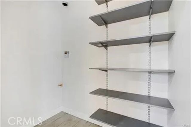 9661 Hayvenhurst, Northridge, CA 91343