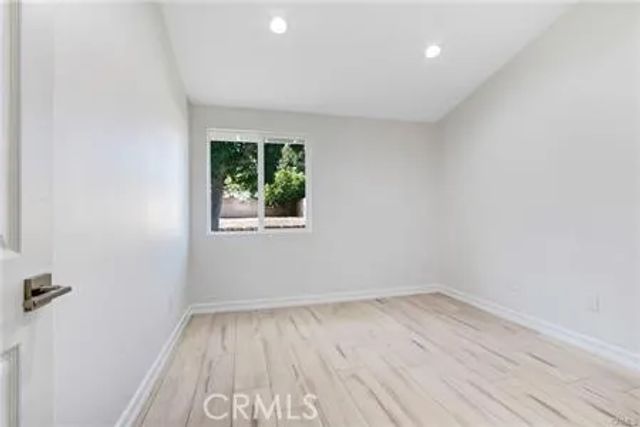 9661 Hayvenhurst, Northridge, CA 91343