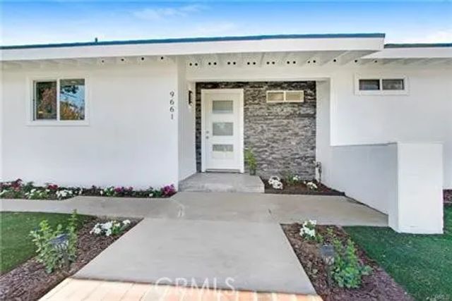 9661 Hayvenhurst, Northridge, CA 91343