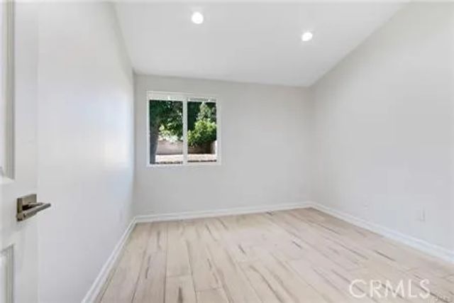 9661 Hayvenhurst, Northridge, CA 91343
