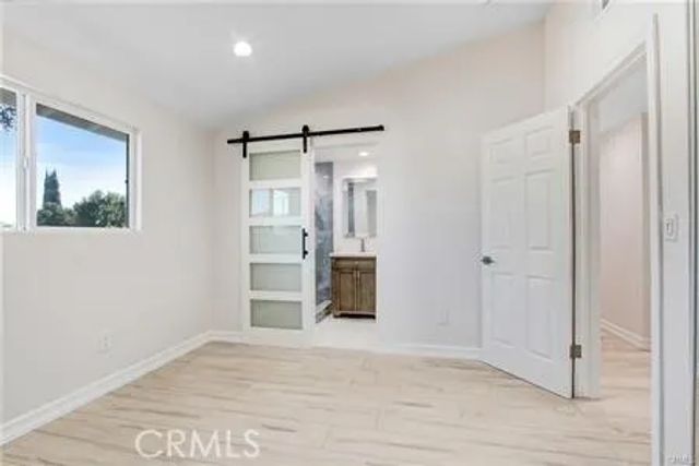 9661 Hayvenhurst, Northridge, CA 91343