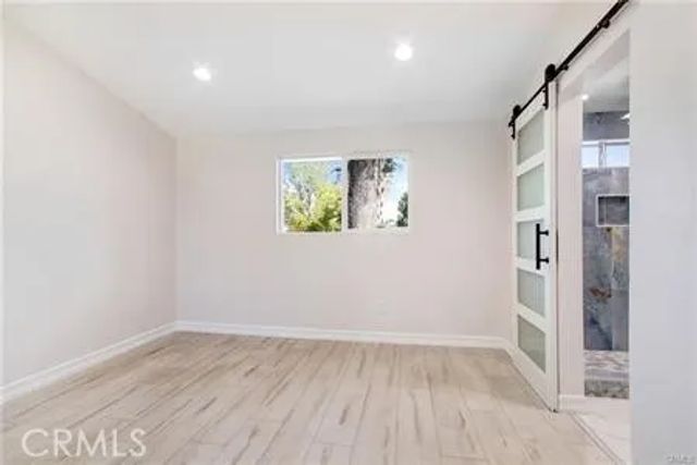 9661 Hayvenhurst, Northridge, CA 91343