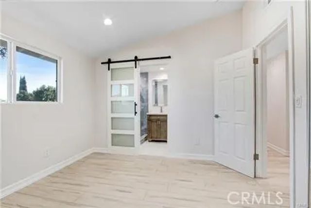 9661 Hayvenhurst, Northridge, CA 91343