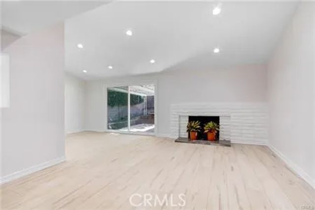9661 Hayvenhurst, Northridge, CA 91343