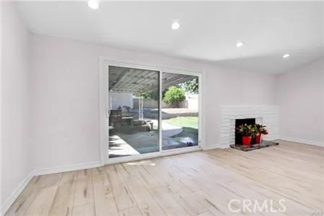 9661 Hayvenhurst, Northridge, CA 91343