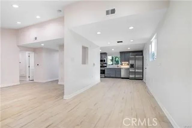 9661 Hayvenhurst, Northridge, CA 91343
