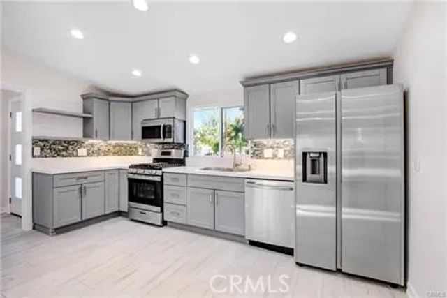 9661 Hayvenhurst, Northridge, CA 91343