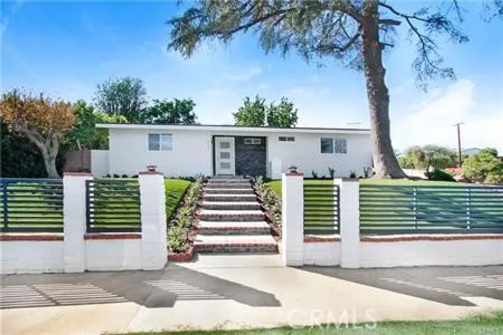 9661 Hayvenhurst, Northridge, CA 91343