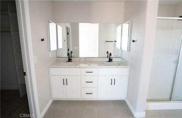 11441 5th Ave, Hesperia, CA 92345