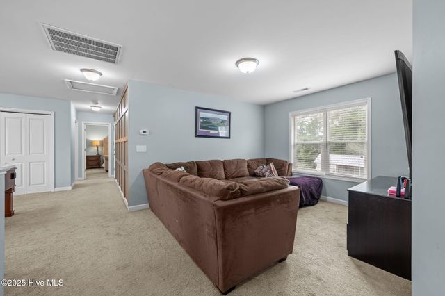 100 Forerunner Court, New Bern, NC 28562