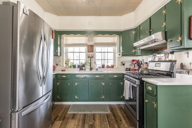 25 Gosnold St, New Bedford, MA 02740