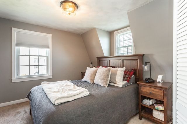 25 Gosnold St, New Bedford, MA 02740