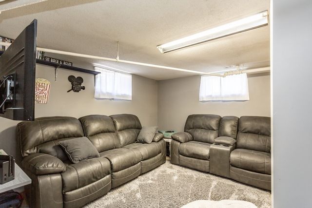 25 Gosnold St, New Bedford, MA 02740