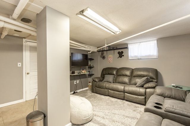 25 Gosnold St, New Bedford, MA 02740