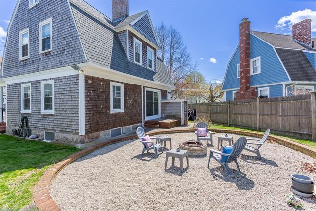25 Gosnold St, New Bedford, MA 02740