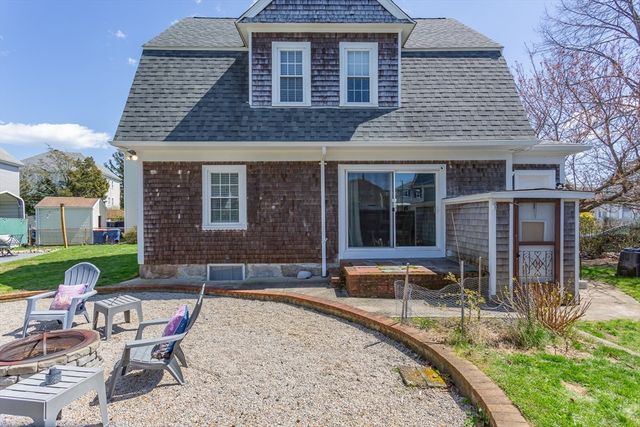 25 Gosnold St, New Bedford, MA 02740