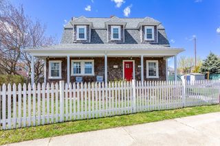 25 Gosnold St, New Bedford, MA 02740