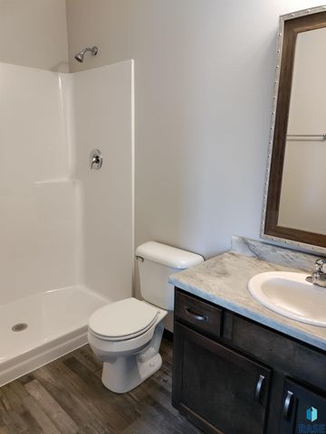 9402 Dolores Dr, Sioux Falls, SD 57106