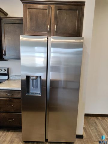 9402 Dolores Dr, Sioux Falls, SD 57106