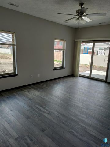 9402 Dolores Dr, Sioux Falls, SD 57106