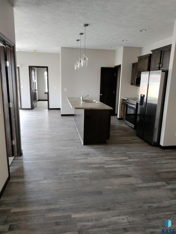 9402 Dolores Dr, Sioux Falls, SD 57106