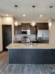 9402 Dolores Dr, Sioux Falls, SD 57106