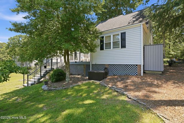 138 Overlook Drive, West End, NC 27376