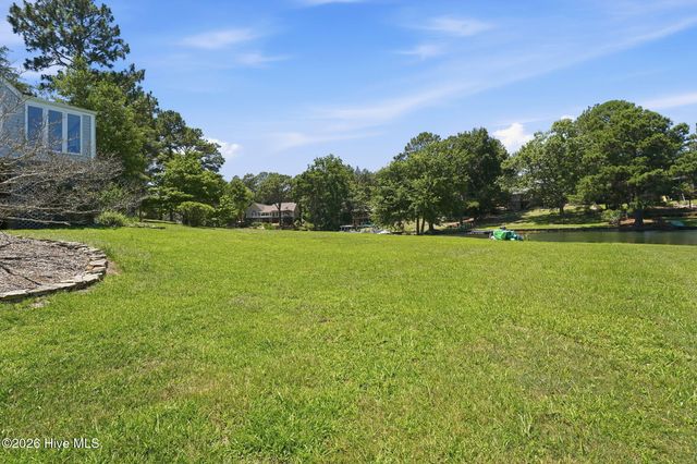 138 Overlook Drive, West End, NC 27376