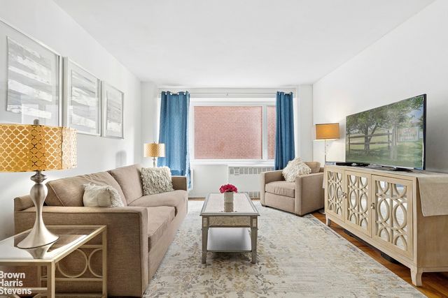 411 E 53rd St Apt 4A, New York City, NY 10022