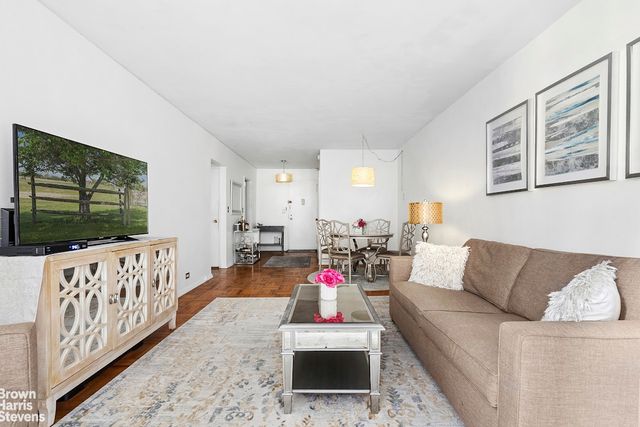 411 E 53rd St Apt 4A, New York City, NY 10022