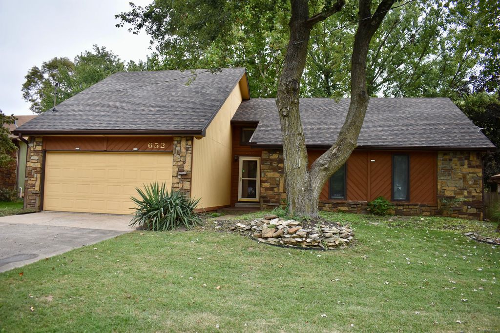 652 South Barnes Avenue, Springfield, MO 65802