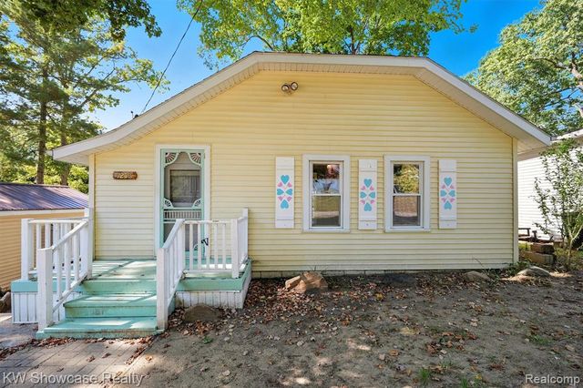 1259 Lakeshore Drive, Columbiaville, MI 48421