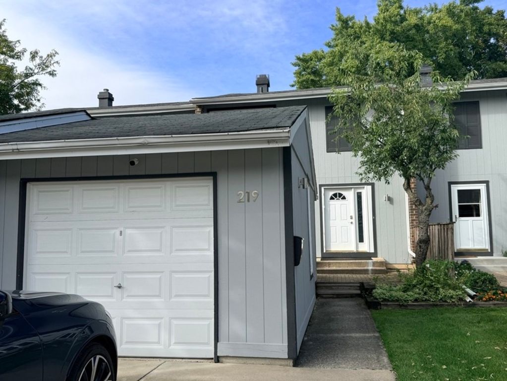 219 Pinewood Lane, Bloomingdale, IL 60108 — exterior