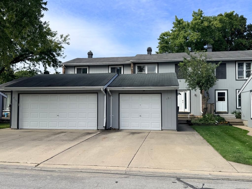 219 Pinewood Lane, Bloomingdale, IL 60108 — photo 2