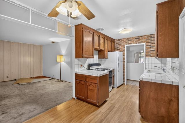 5800 San Ardo Way, North Highlands, CA 95660
