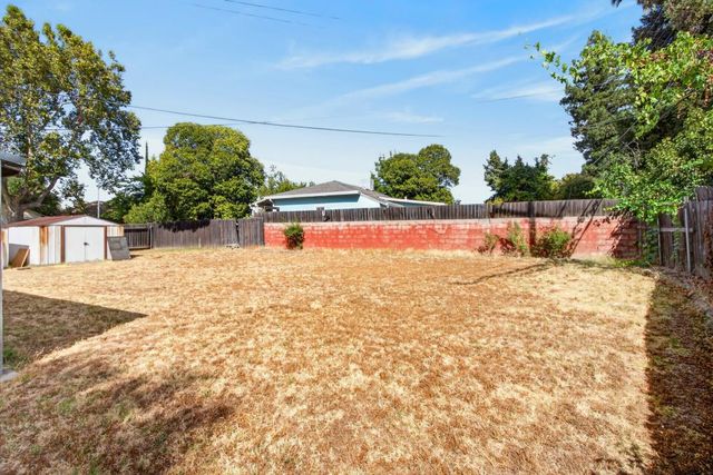 5800 San Ardo Way, North Highlands, CA 95660