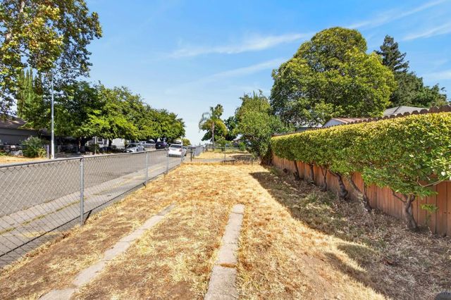 5800 San Ardo Way, North Highlands, CA 95660