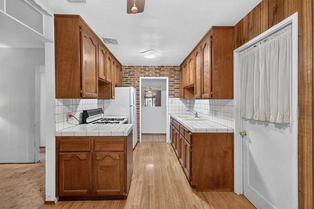 5800 San Ardo Way, North Highlands, CA 95660