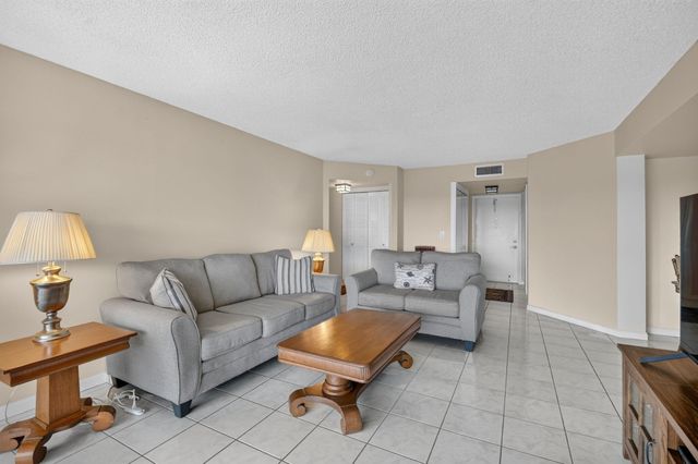 3597 Birdie Drive 604 C, Lake Worth, FL 33467