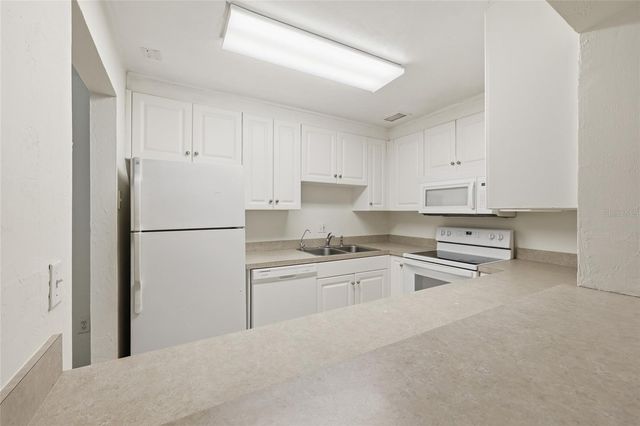 501 SW 75TH STREET F11, Gainesville, FL 32607