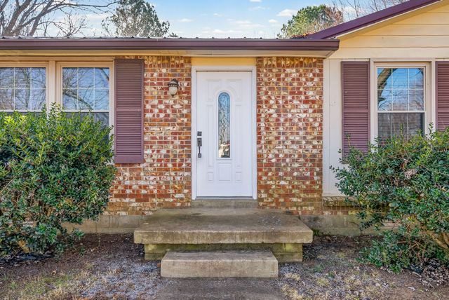 512 Yvonne Dr, Clarksville, TN 37042