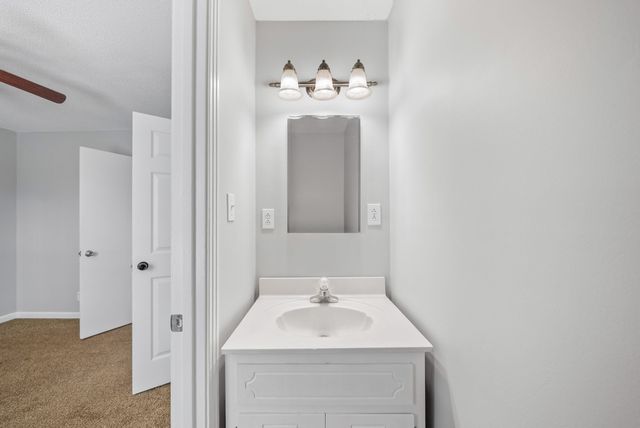 512 Yvonne Dr, Clarksville, TN 37042