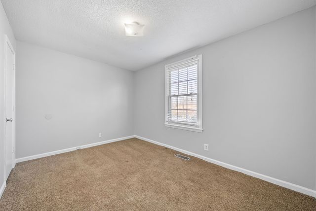 512 Yvonne Dr, Clarksville, TN 37042