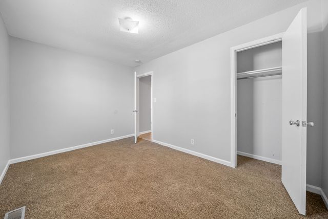 512 Yvonne Dr, Clarksville, TN 37042