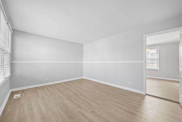 512 Yvonne Dr, Clarksville, TN 37042