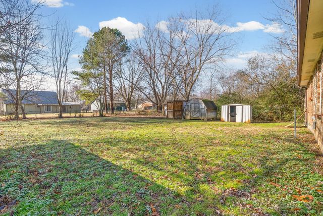 512 Yvonne Dr, Clarksville, TN 37042