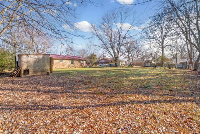 512 Yvonne Dr, Clarksville, TN 37042