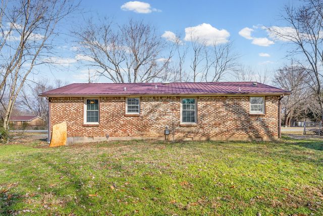 512 Yvonne Dr, Clarksville, TN 37042