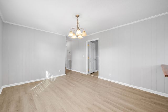 512 Yvonne Dr, Clarksville, TN 37042